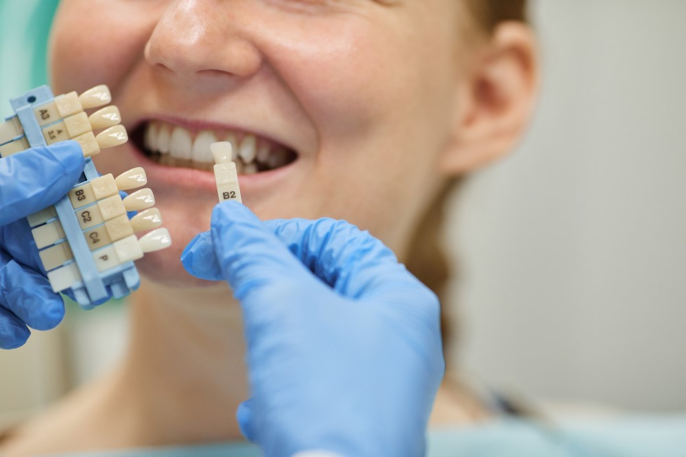 ایمپلنت دندان چیست؟ مزایا، عوارض، هزینه و مراحل انجام